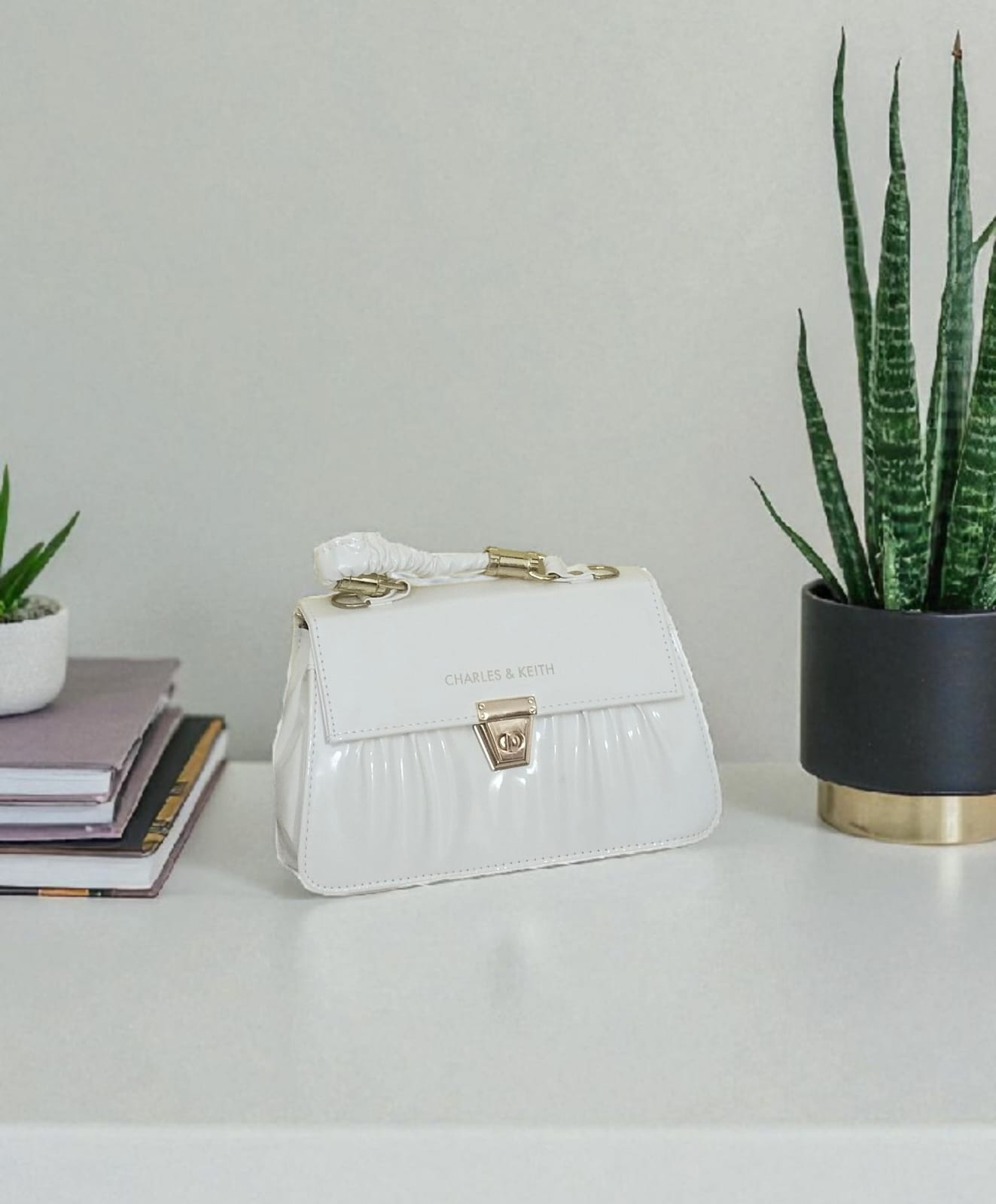 Graceful Fancy White Handbag for Women