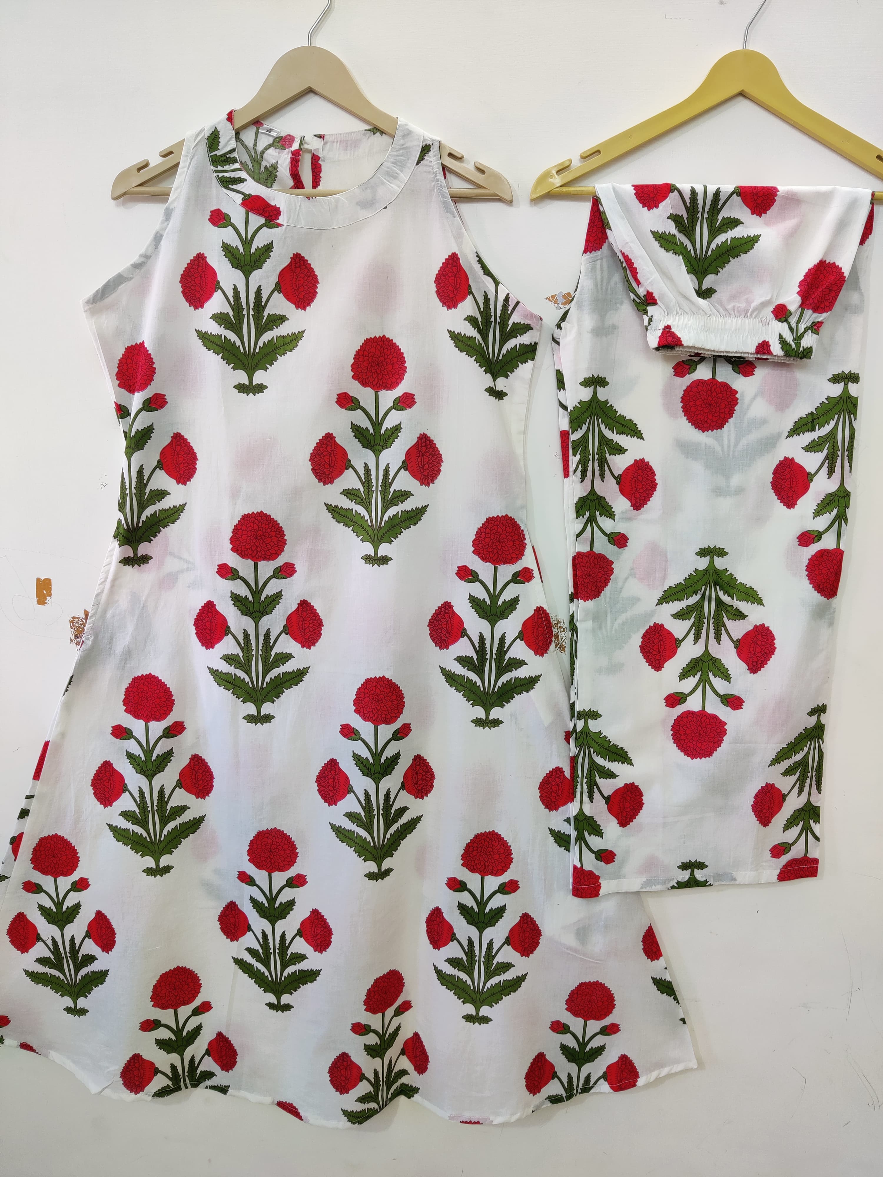 White Floral Cotton Co-ord Set for Women – Elegant Printed Kurta & Pants